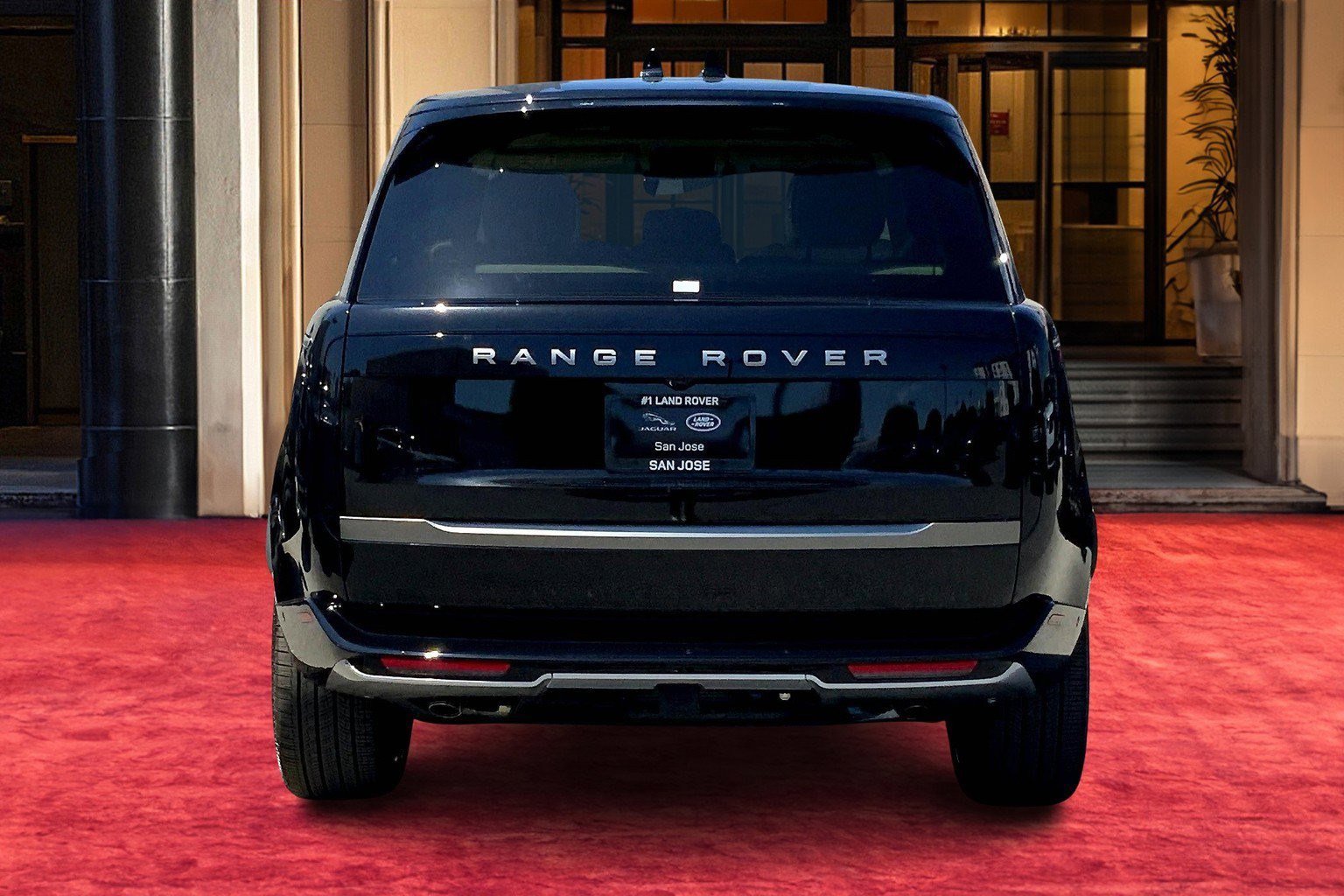 2025 Land Rover Range Rover SE photo 2