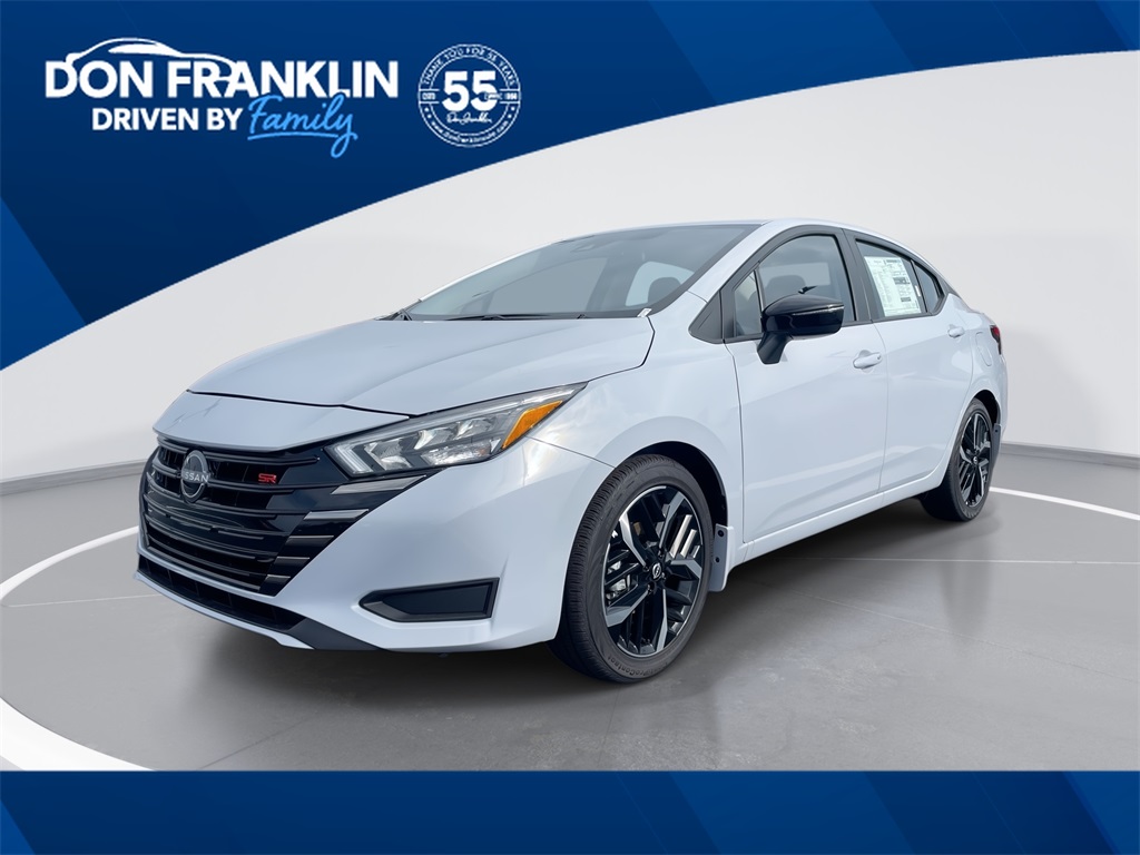 2025 Nissan Versa SR's photo
