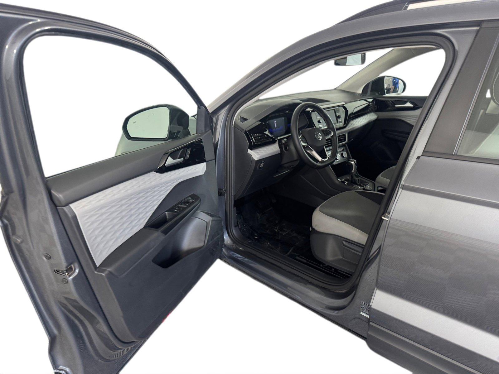 2022 Volkswagen Taos S photo 2