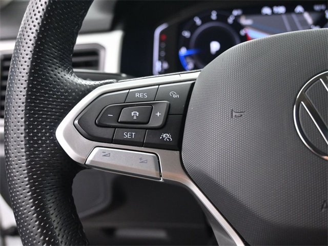 2023 Volkswagen Atlas V6 SEL Premium R-Line photo 2