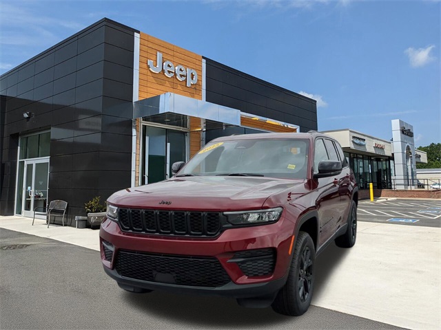 2025 Jeep Grand Cherokee Laredo photo 3