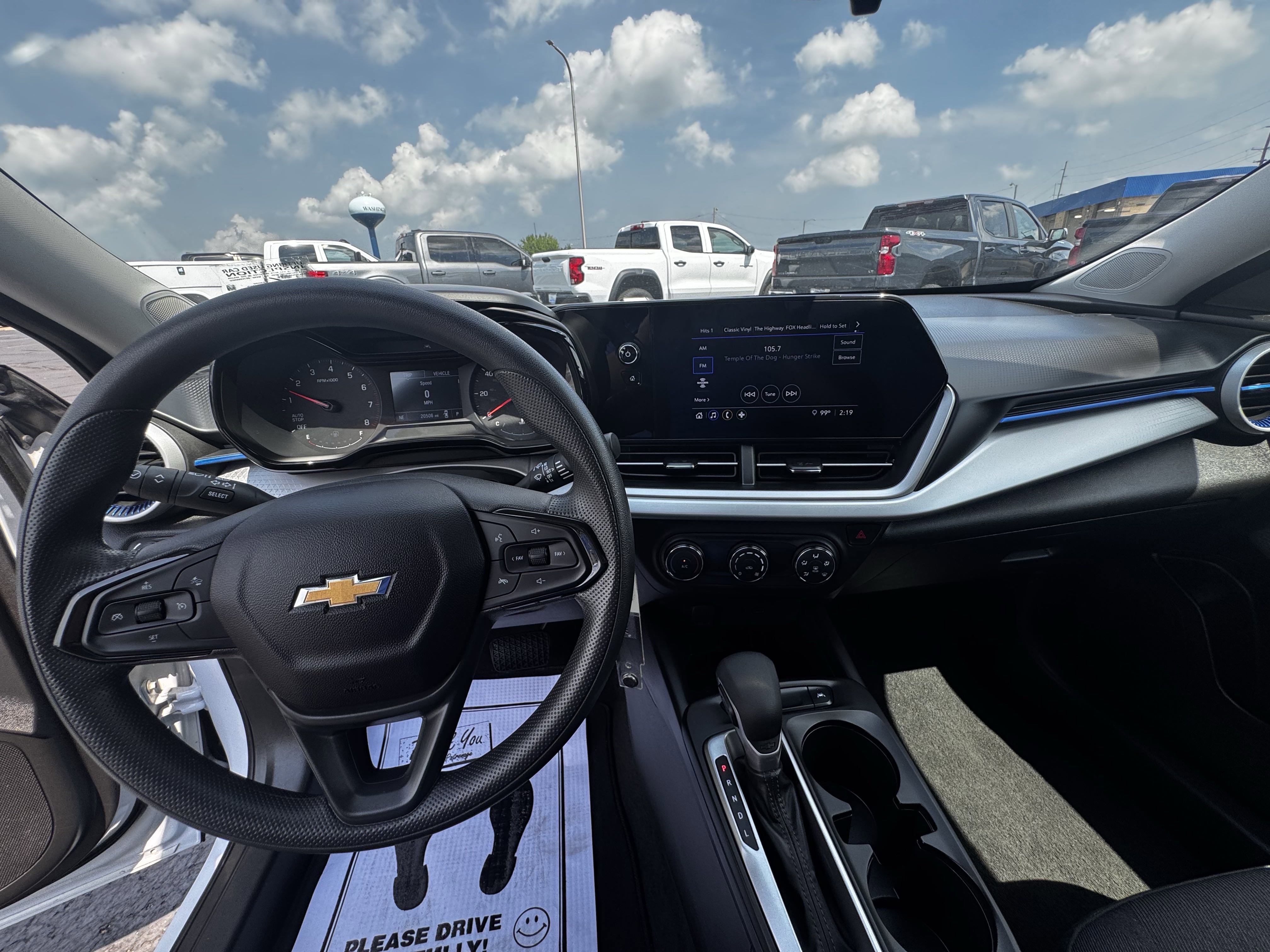 2025 Chevrolet Trax LS photo 4