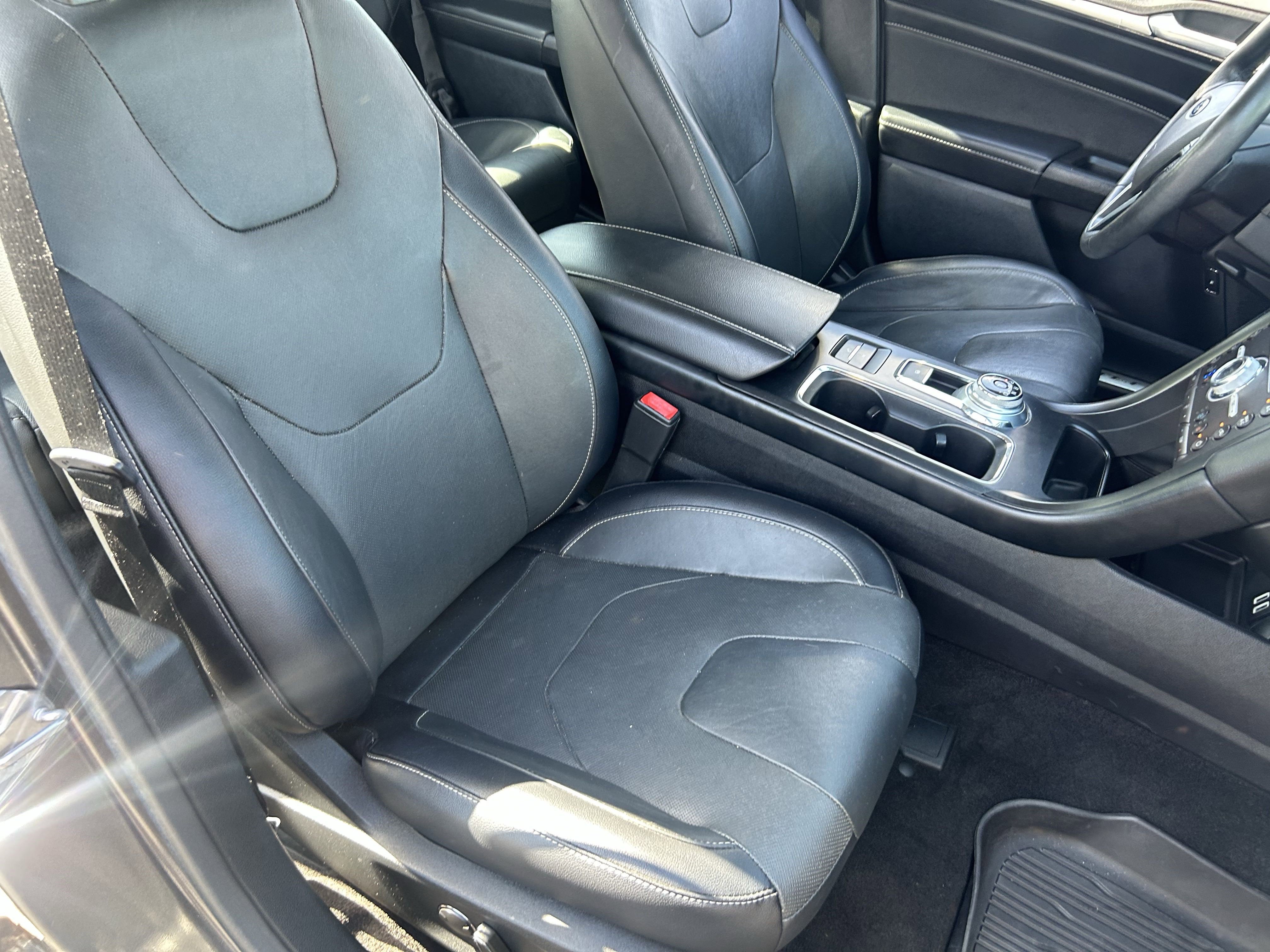 2019 Ford Fusion Energi Titanium photo 2