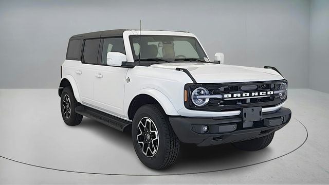 2025 Ford Bronco 4-Door Outer Banks's photo