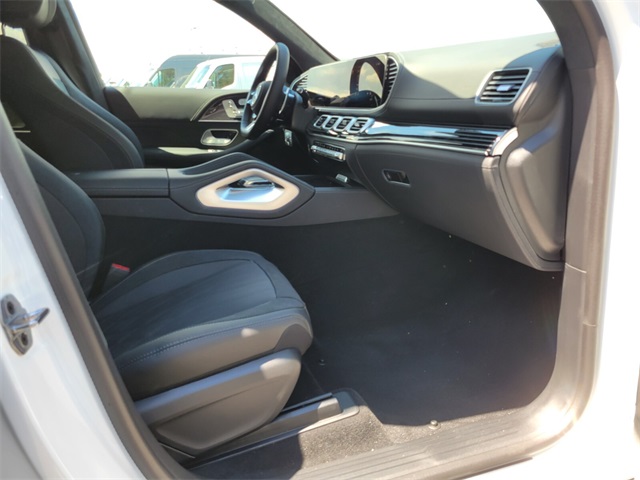 2025 Mercedes Benz GLS 63 AMG 4MATIC photo 9