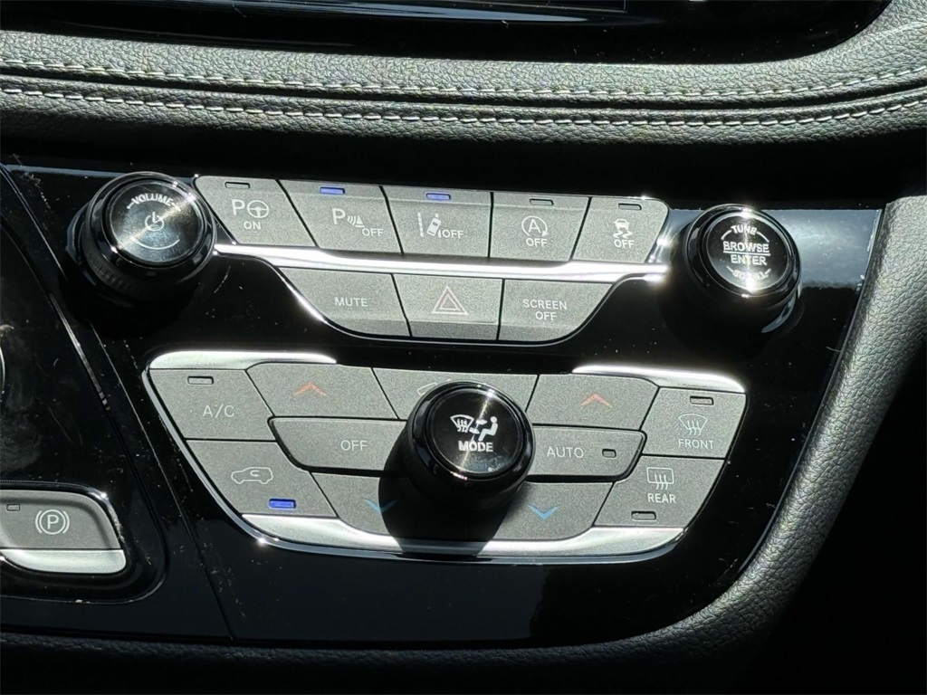 2025 Chrysler Pacifica photo 21
