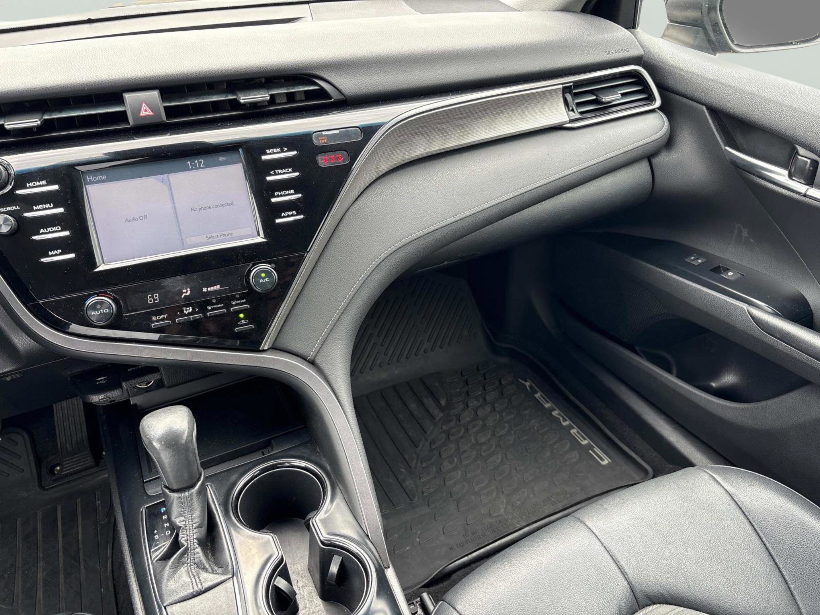 2019 Toyota Camry SE photo 12
