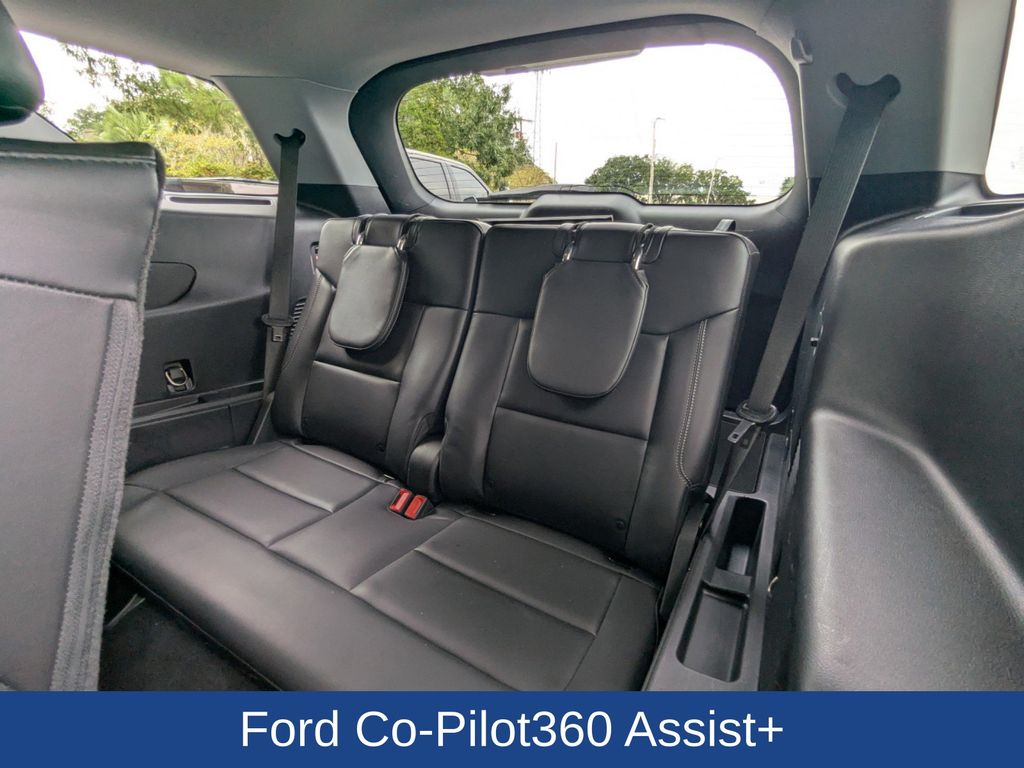 2022 Ford Explorer XLT photo 17