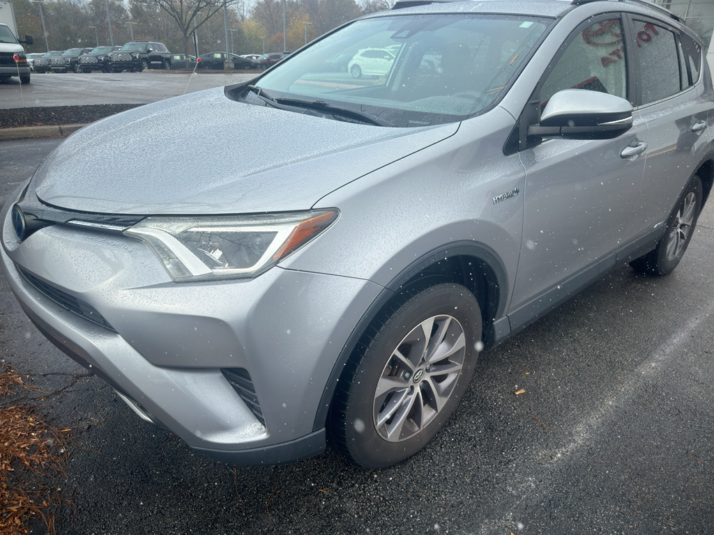 2018 Toyota RAV4 Hybrid LE photo 3