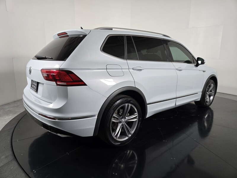 2019 Volkswagen Tiguan SEL R-Line photo 4