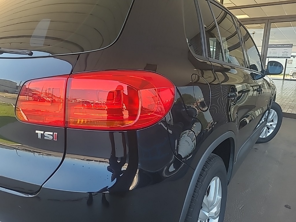 2017 Volkswagen Tiguan S photo 2