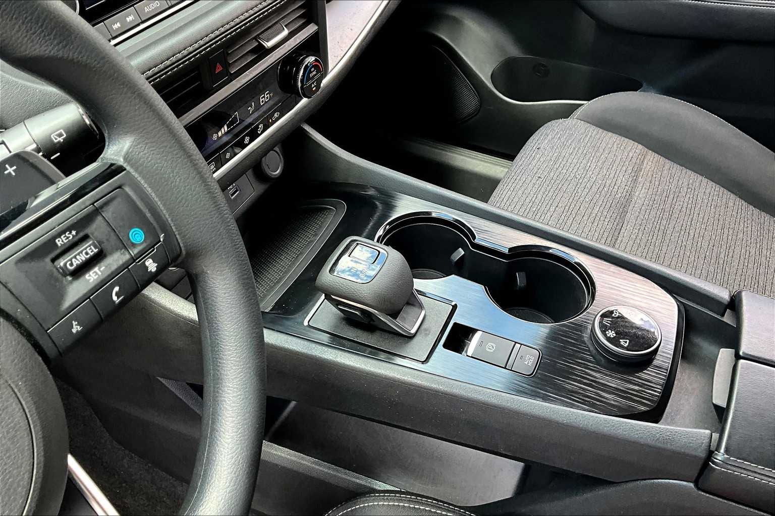 2023 Nissan Rogue SV photo 14