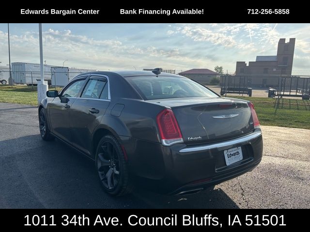 2020 Chrysler 300 Touring photo 5