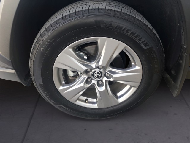 2024 Toyota RAV4 XLE photo 14