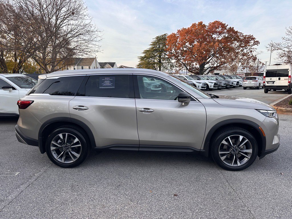 2022 Infiniti QX60 Luxe photo 2