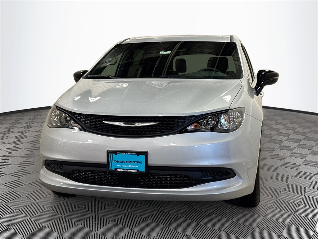 2026 Chrysler Voyager LX's photo