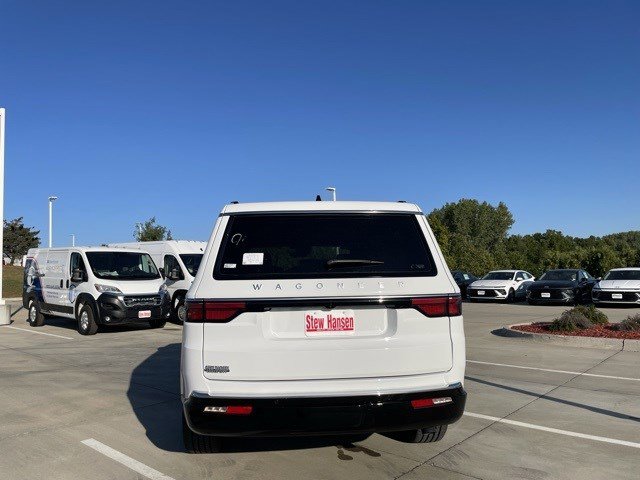 2025 Jeep Wagoneer Base photo 3