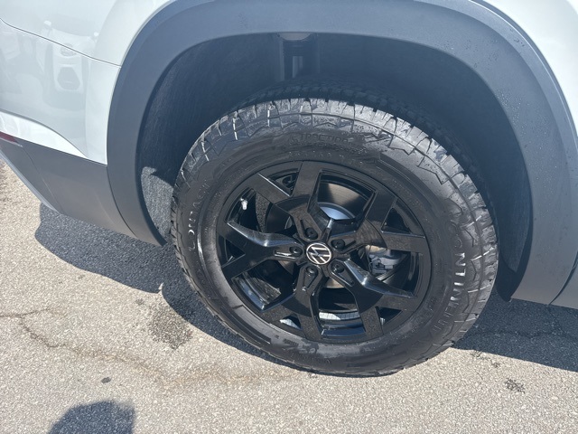 2025 Volkswagen Atlas Peak Edition SE photo 4