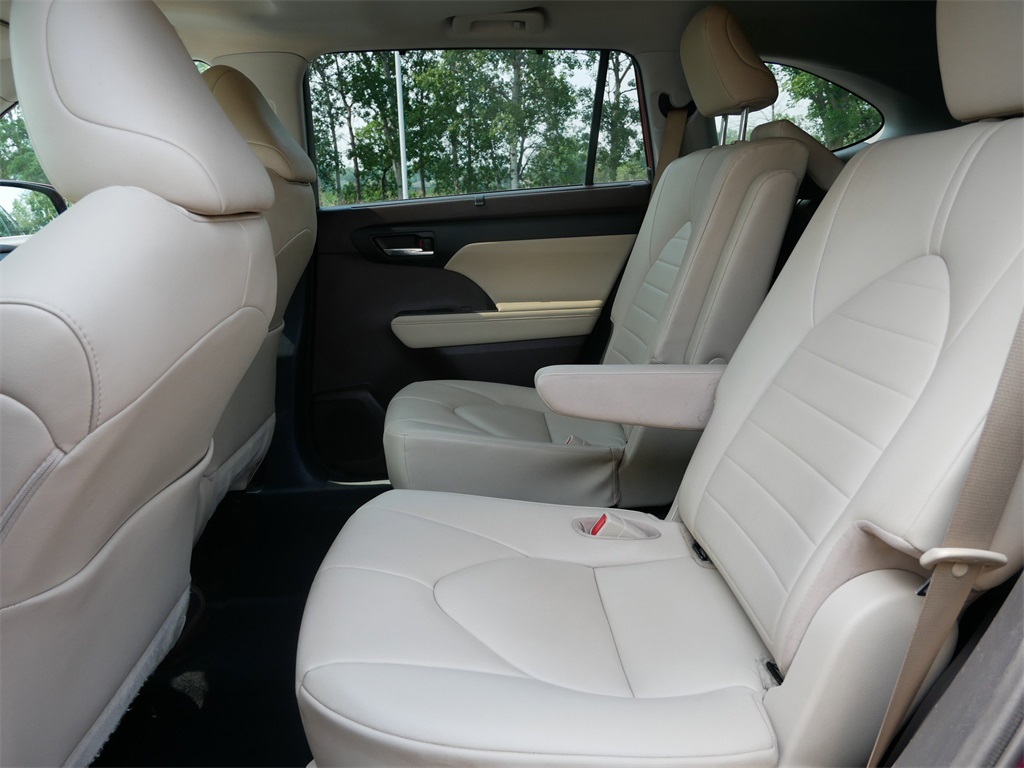 2021 Toyota Highlander Hybrid XLE photo 10