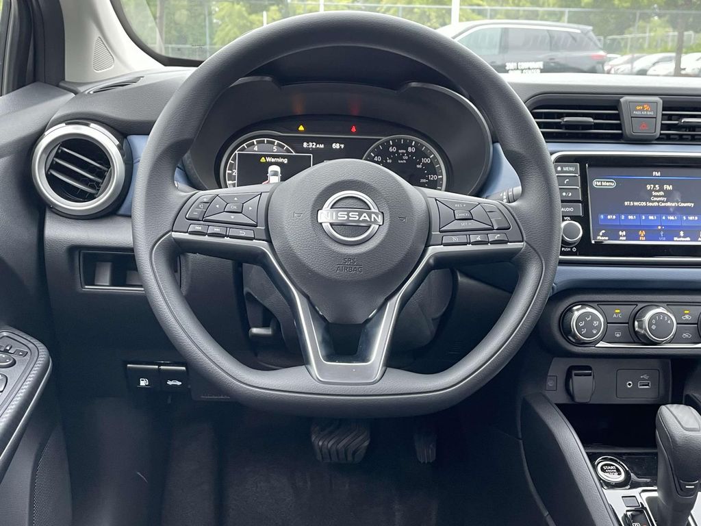 2025 Nissan Versa SV photo 11