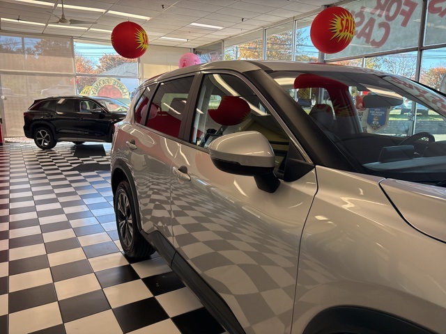 2023 Nissan Rogue SV photo 3