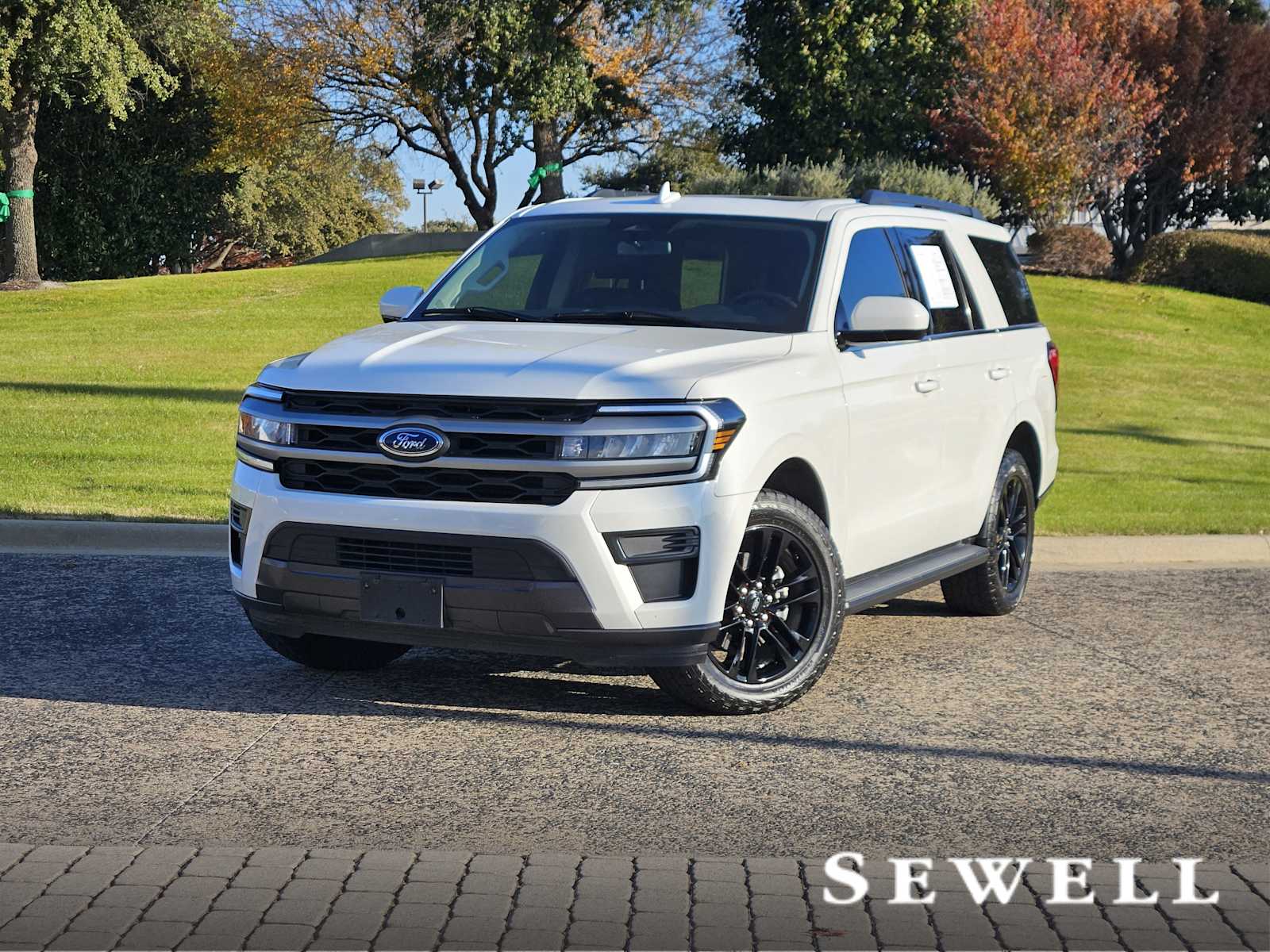 2024 Ford Expedition XLT's photo