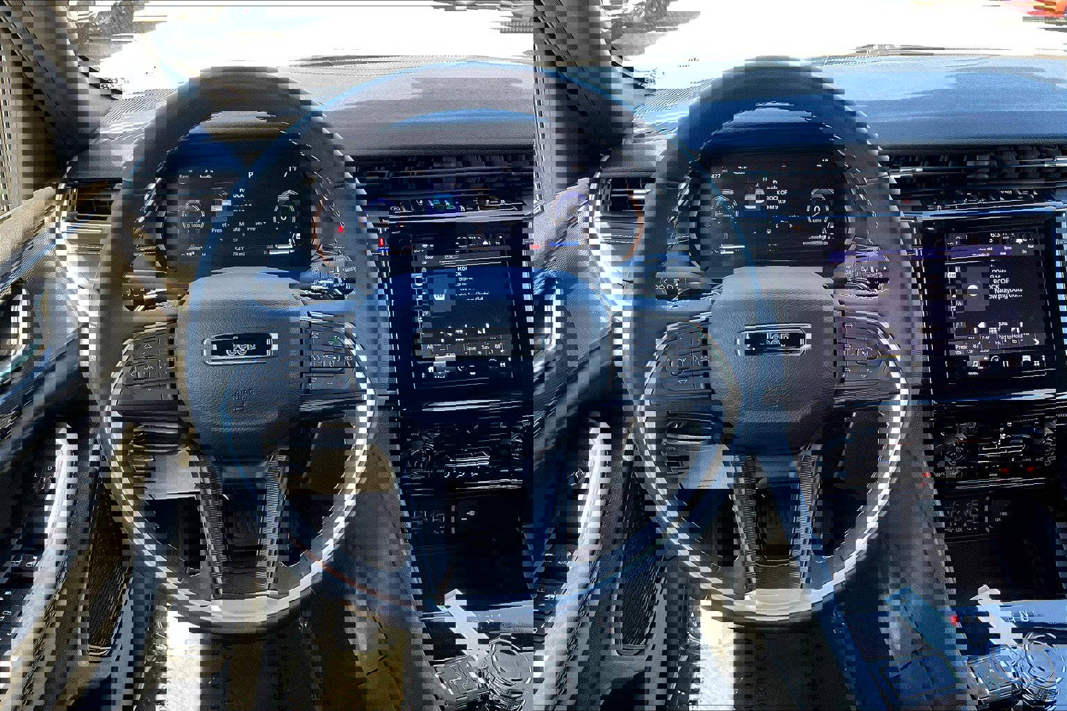 2023 Jeep Grand Cherokee Altitude photo 5