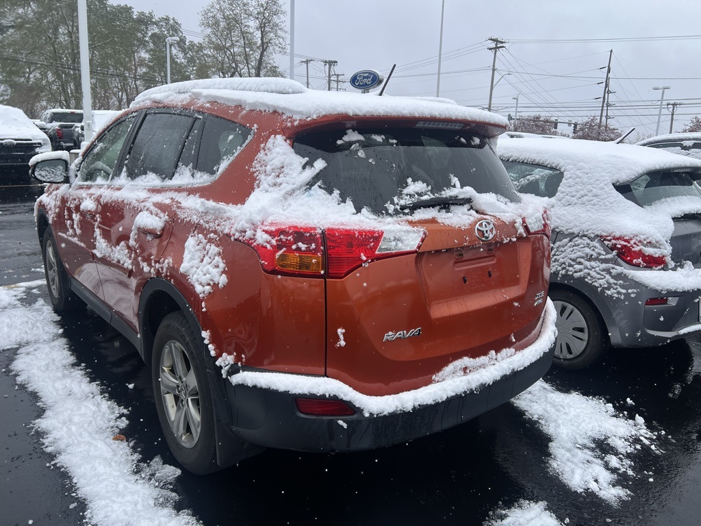 2015 Toyota RAV4 XLE photo 3