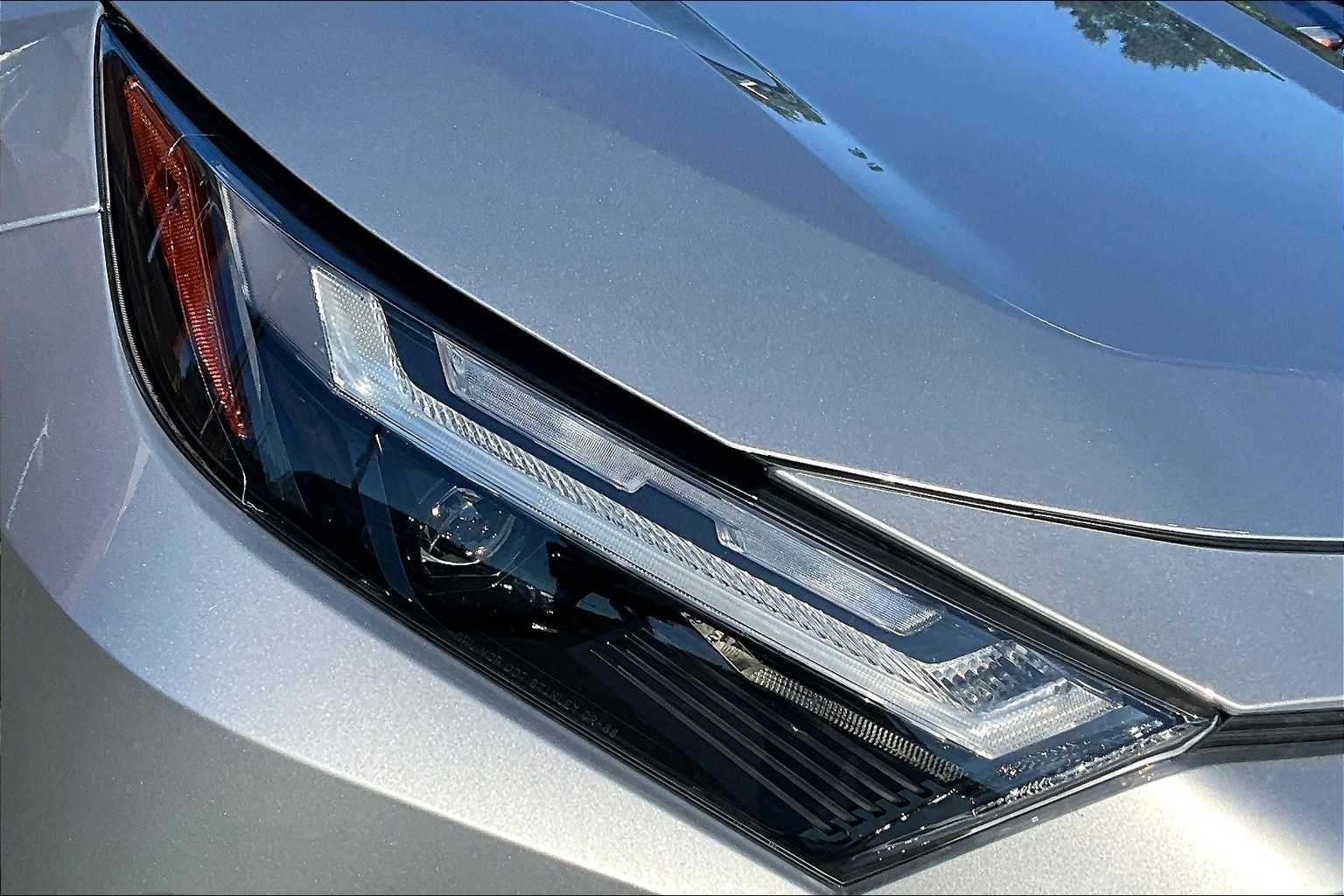 2022 Toyota RAV4 Limited photo 25
