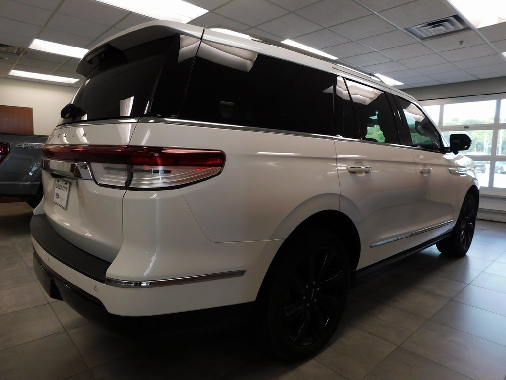 Image of Pre-Owned 2024 Lincoln Navigator Reserve