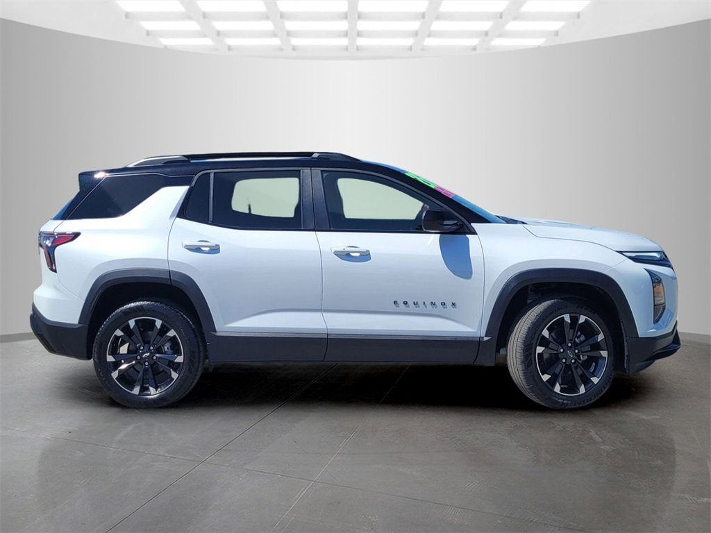 2026 Chevrolet Equinox RS photo 2