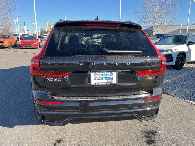 2026 Volvo XC60 B5 photo 3