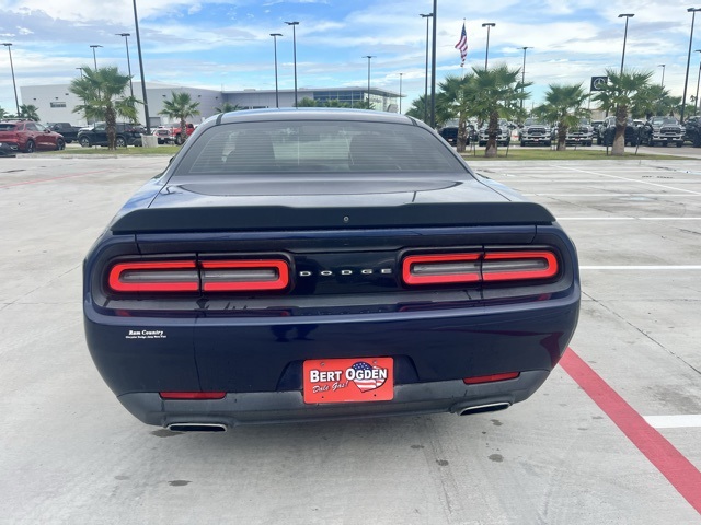 2017 Dodge Challenger SXT photo 7