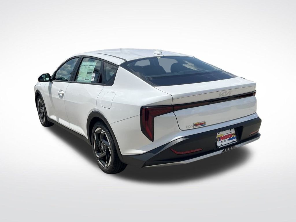 2025 Kia K4 EX photo 3