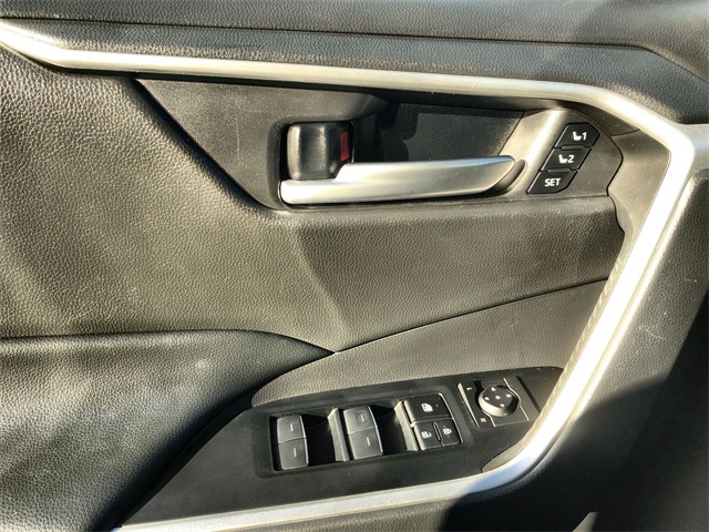 2023 Toyota RAV4 XLE Premium photo 4