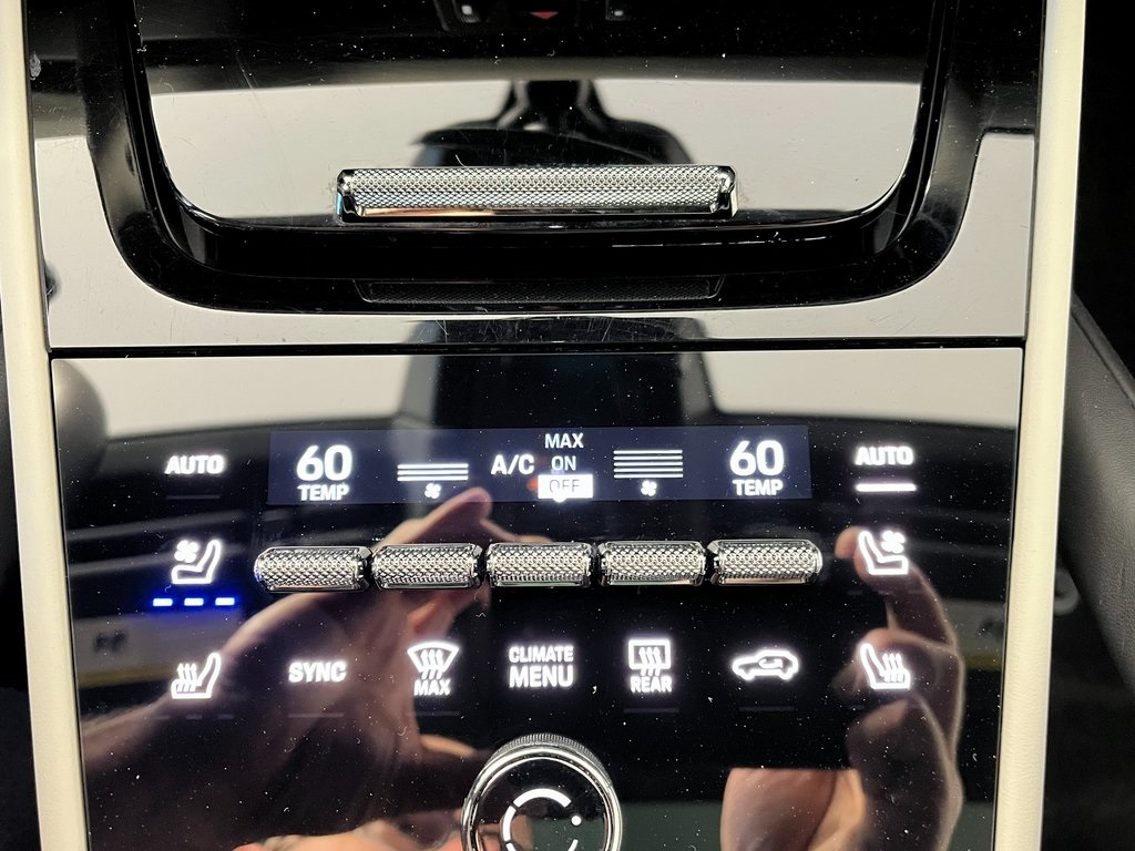 2024 Porsche Cayenne Base photo 3