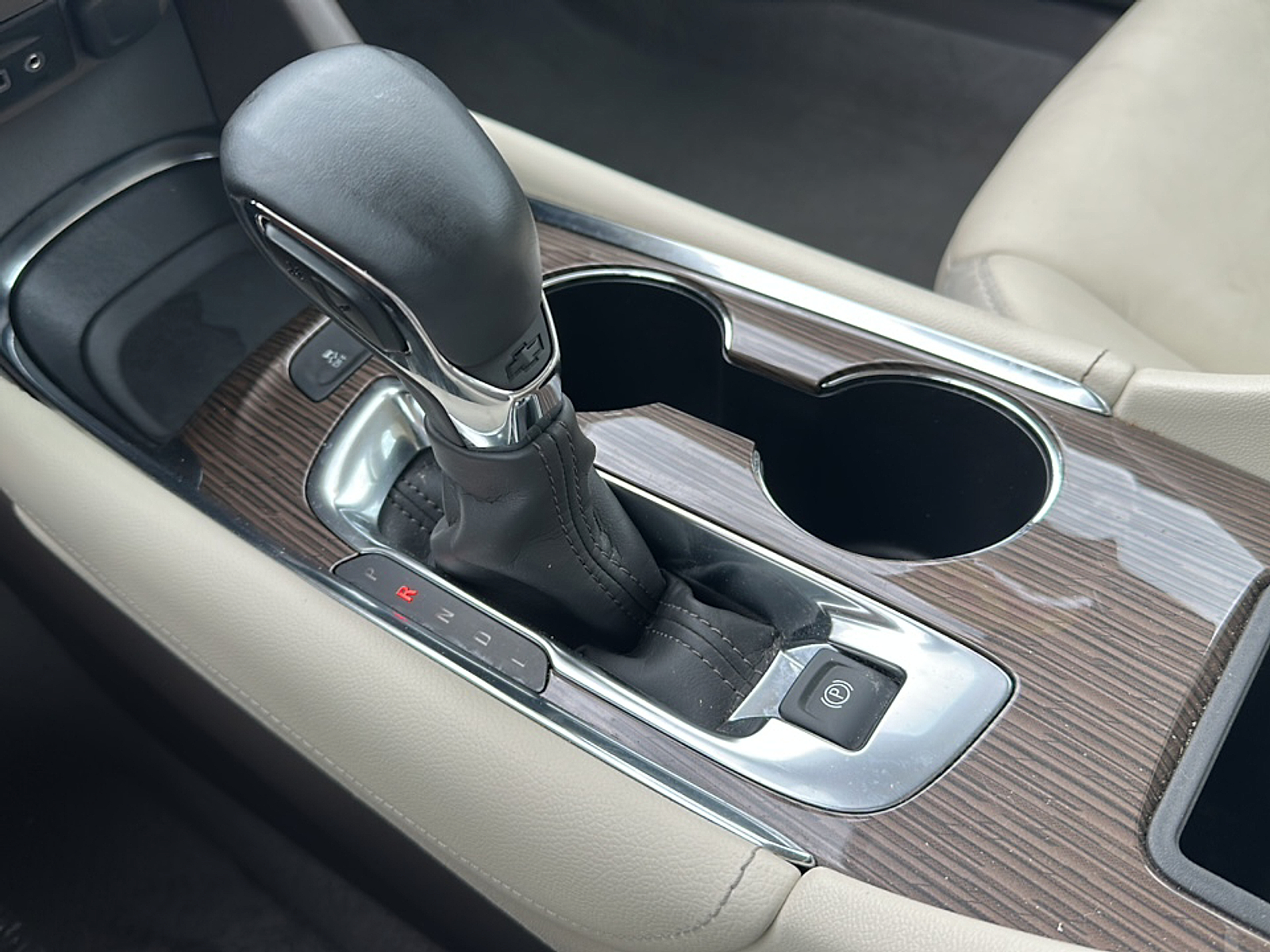 2024 Chevrolet Malibu Premier 2LT photo 21