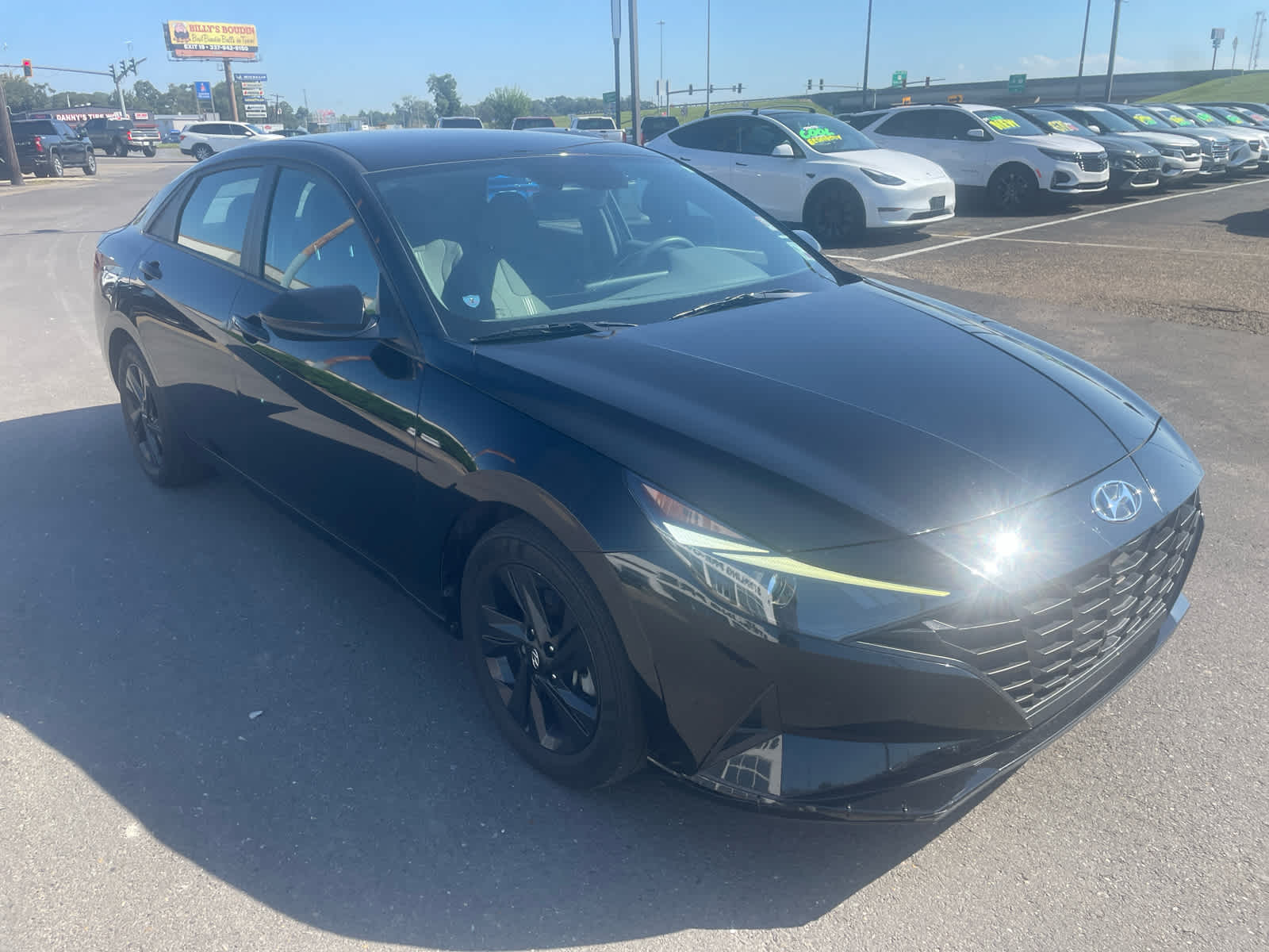 2023 Hyundai Elantra SEL photo 4