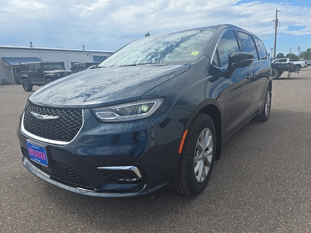 2025 Chrysler Pacifica photo 3