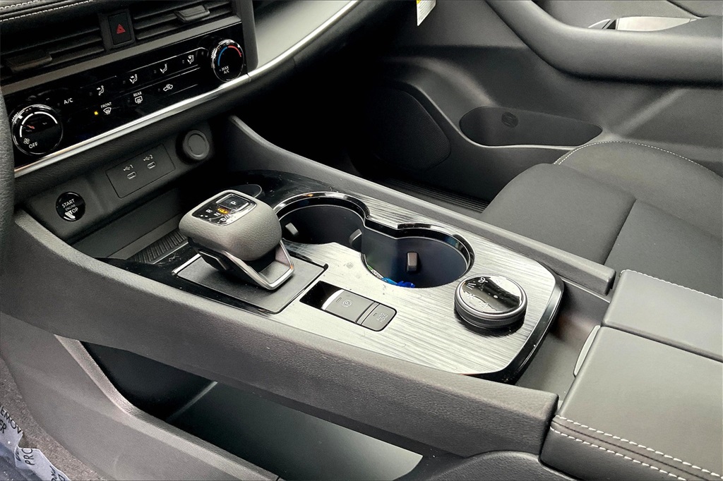 2025 Nissan Rogue S photo 13