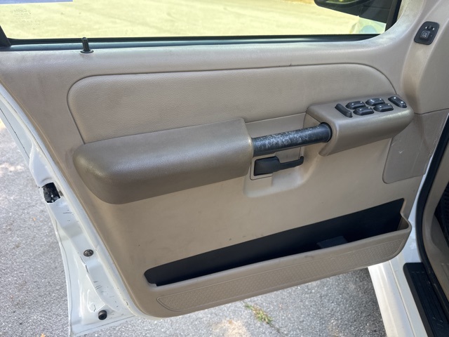 2005 Ford Explorer Sport Trac XLT photo 12