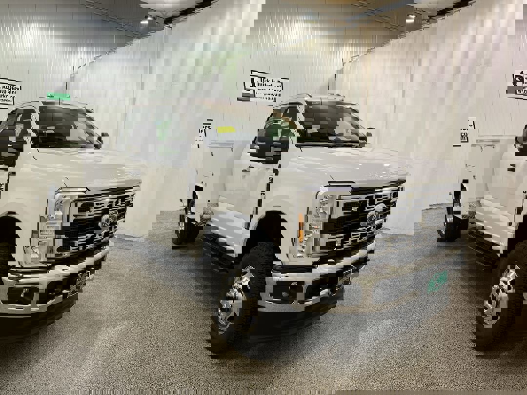 2025 Ford F-350 Super Duty Chassis Cab XL's photo