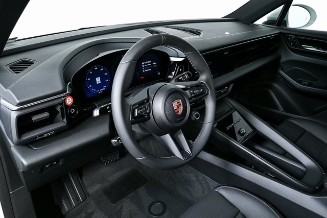 2025 Porsche Macan Electric photo 4