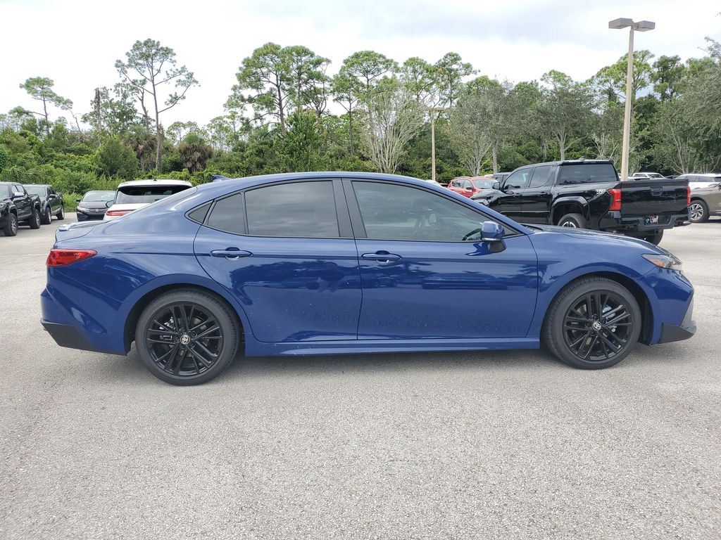 2025 Toyota Camry SE photo 4
