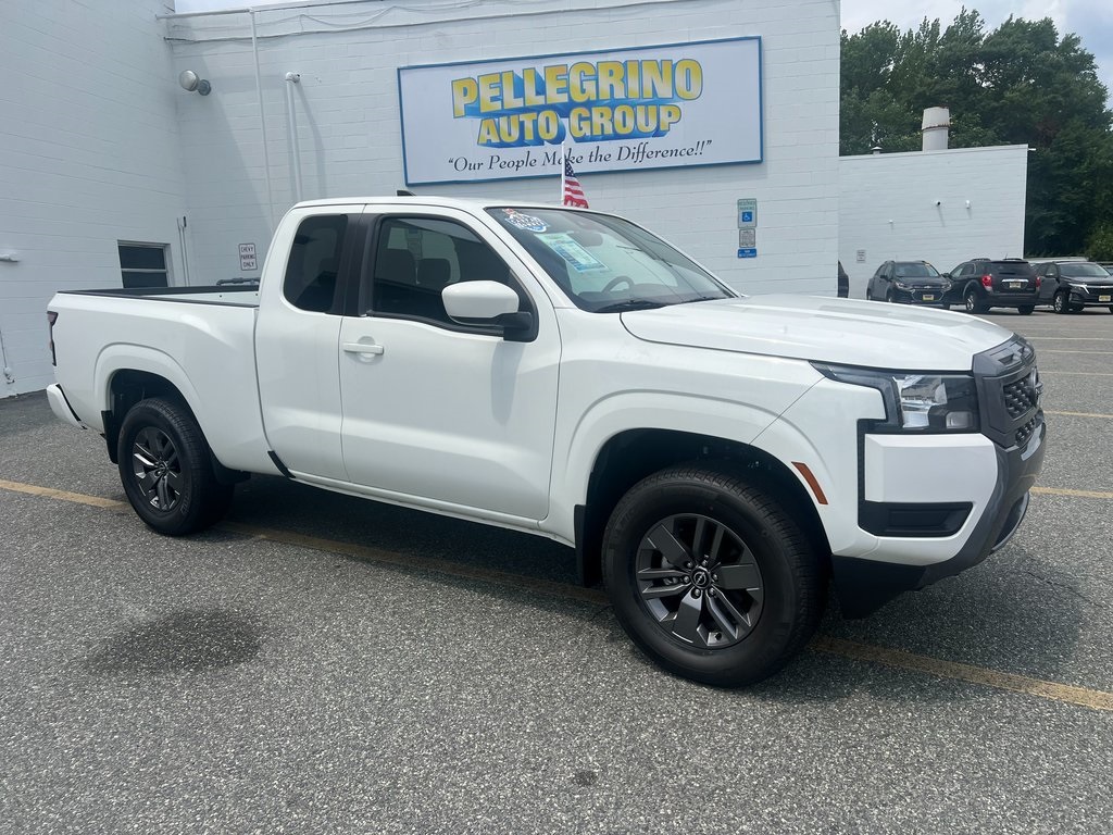 2025 Nissan Frontier SV photo 2