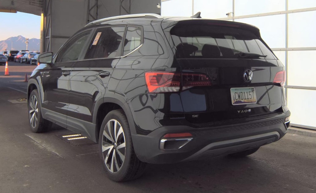 2024 Volkswagen Taos SE photo 2