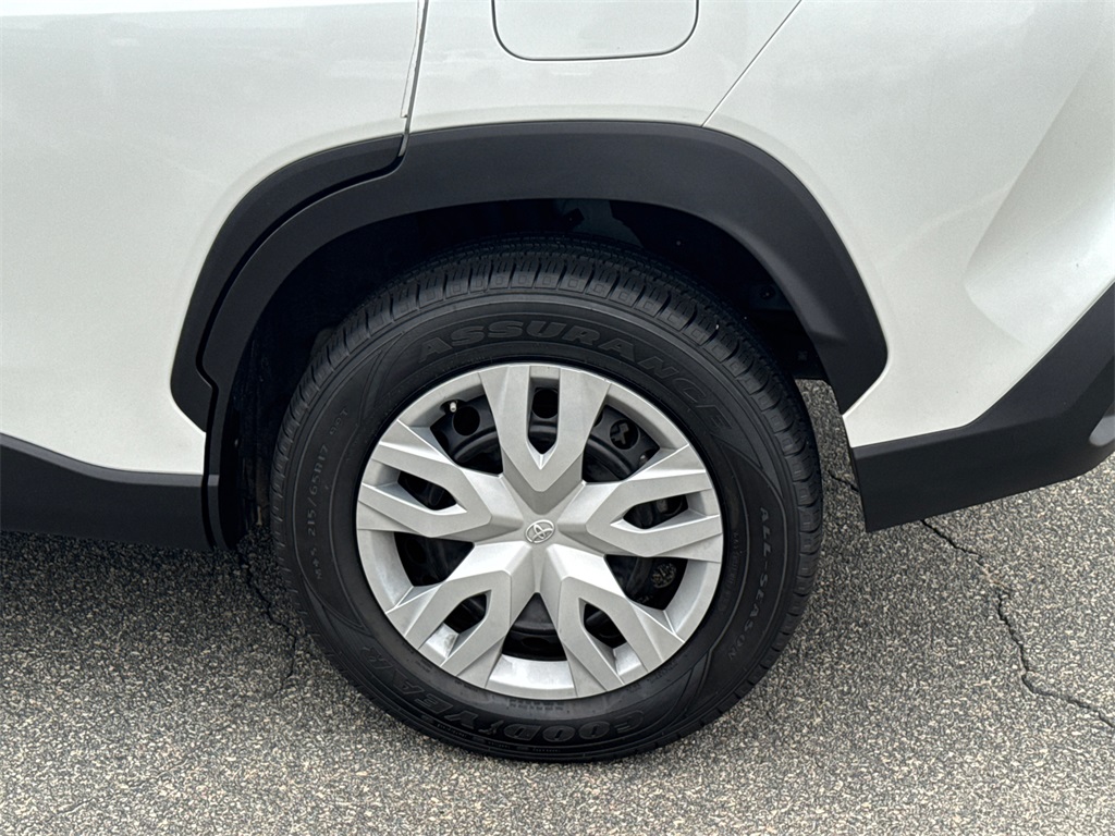 2022 Toyota Corolla Cross L photo 17