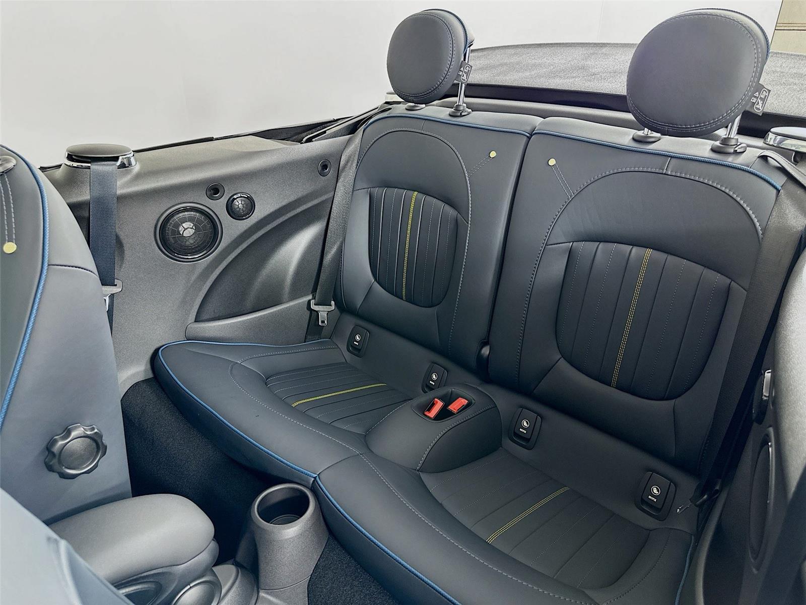 2022 Mini Cooper Convertible S photo 25