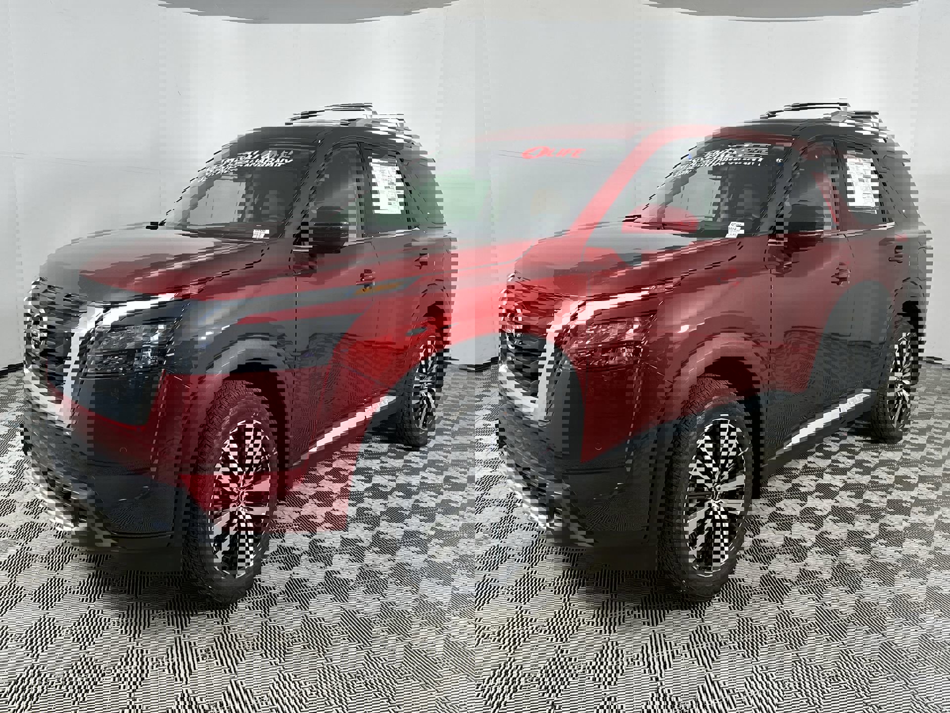 2025 Nissan Pathfinder Platinum photo 2