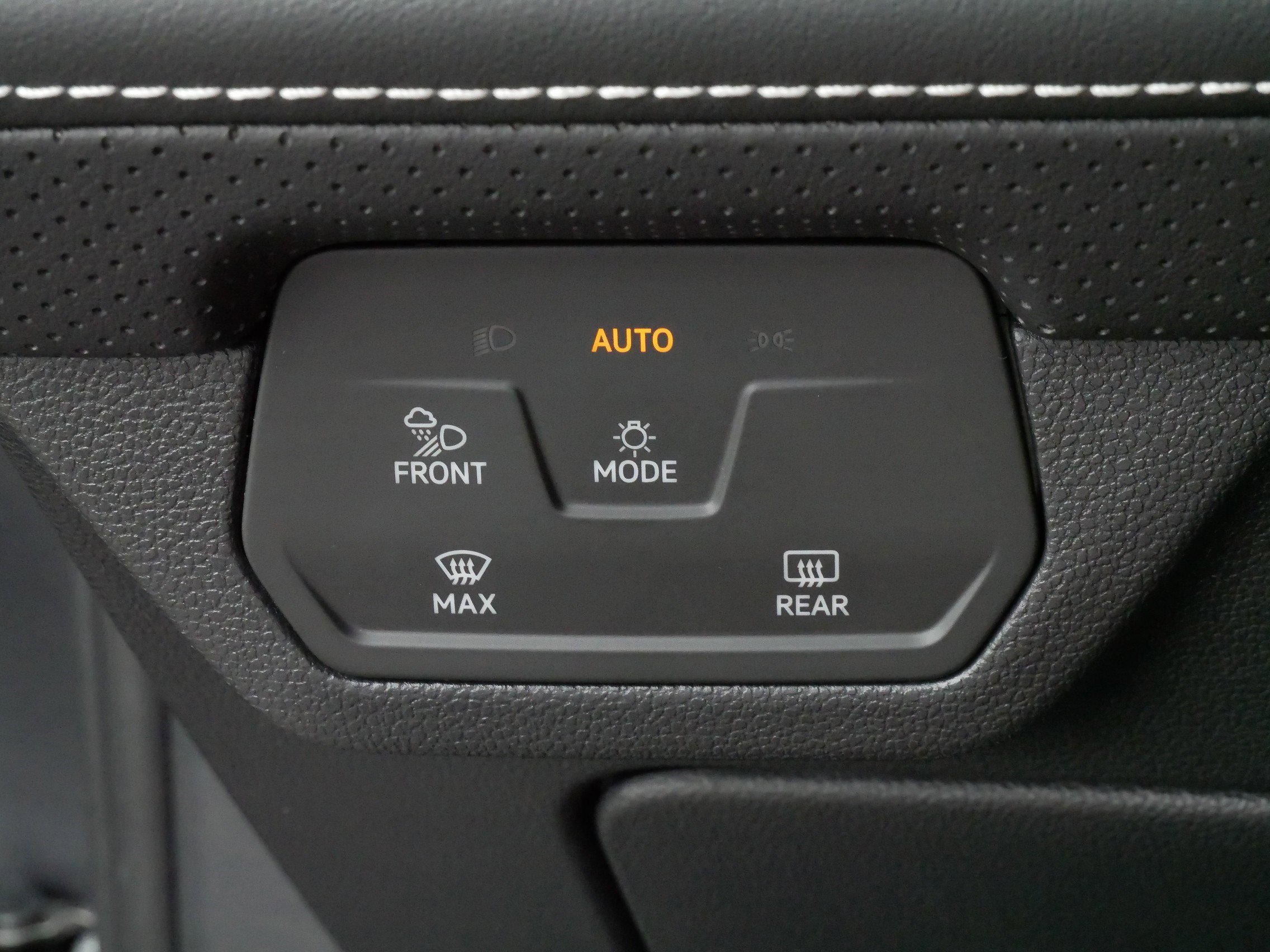 2024 Volkswagen Atlas SE Technology photo 24